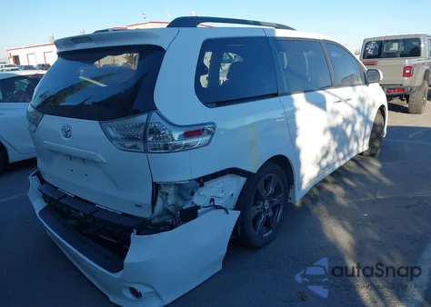 2017 Toyota Sienna Se Premium 8 Passenger z USA, uszkodzony, nr VIN 5TDXZ3DC2HS885403